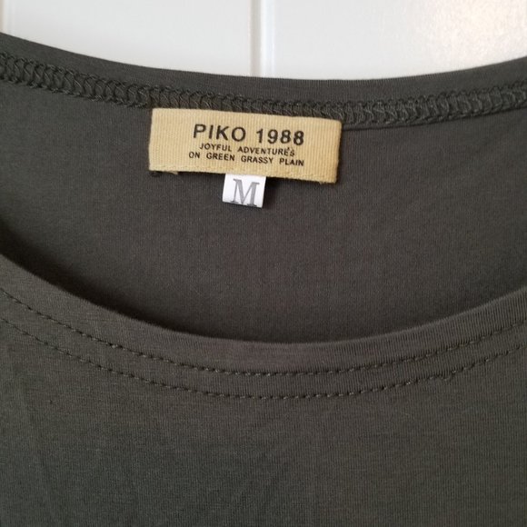 Piko Dress - Picture 2 of 3